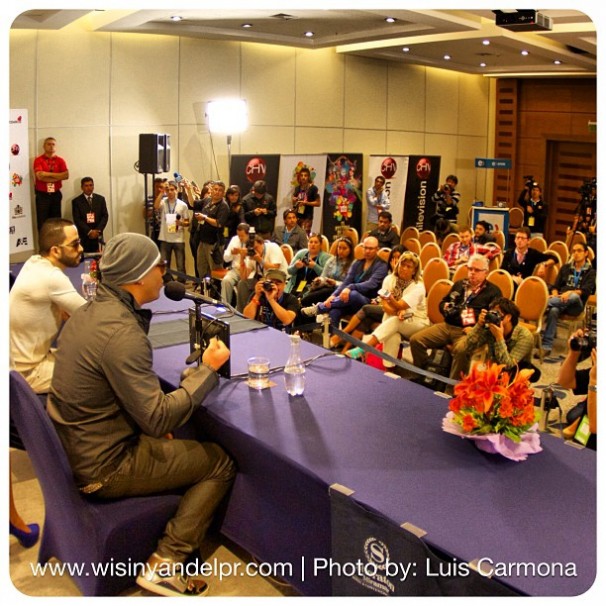 Wisin Y Yandel - durante su  Conferencia de Prensa - Viña del Mar 2013 @wisinyyandel @puertoricounder @llandel_malave Photo by: Luis Carmona #viñadelmar2013 #wisinyyandel #chile #puertoricounder