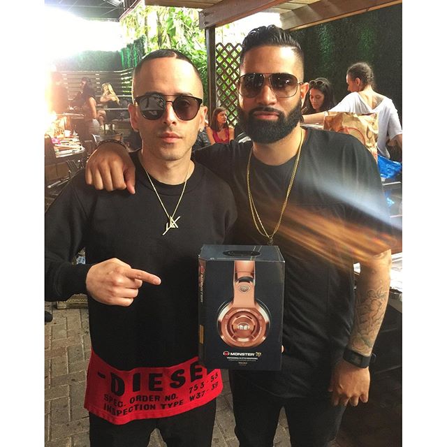 Thanks to my family of @rocnation for all the support @MonsterProducts @jayneveceo #MonsterProducts Att.Yandel La Leyenda